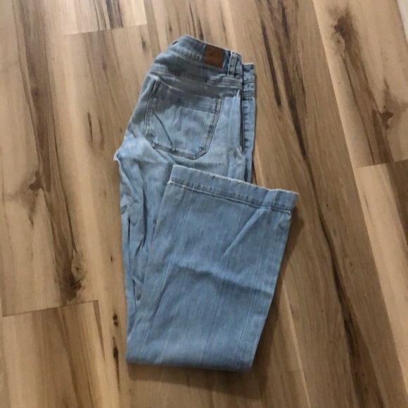 AMERICAN EAGLE BUTTON DISTRESSED Light Blue Jeans. Size 6R. #2. American Eagle - Picture 8 of 14